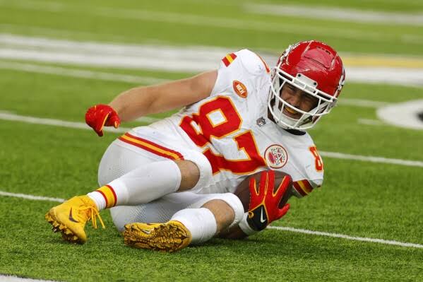 Kansas City chiefs Tight End Travis Kelce suffers hip injury…